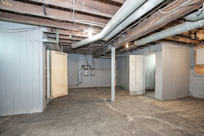 Building Photo - 364 E 161st St
