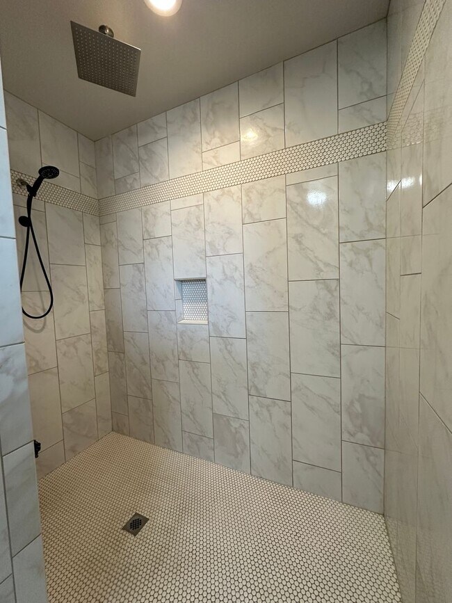 Building Photo - 3 bedroom, 2.5 bath with bonus room in Wes...
