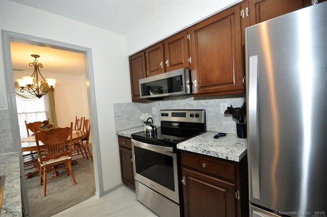 Building Photo - 37 Newberry Ln