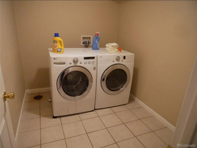 Building Photo - 516 Elmira St