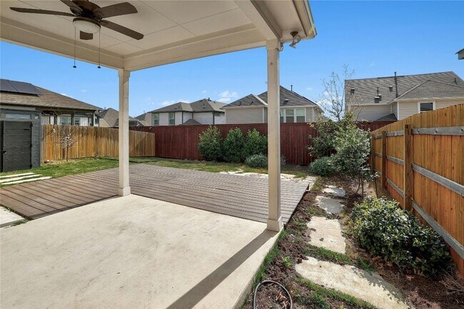 Building Photo - 15801 Crissom Ln