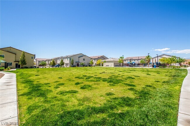 Building Photo - 825 Star Estates Ave