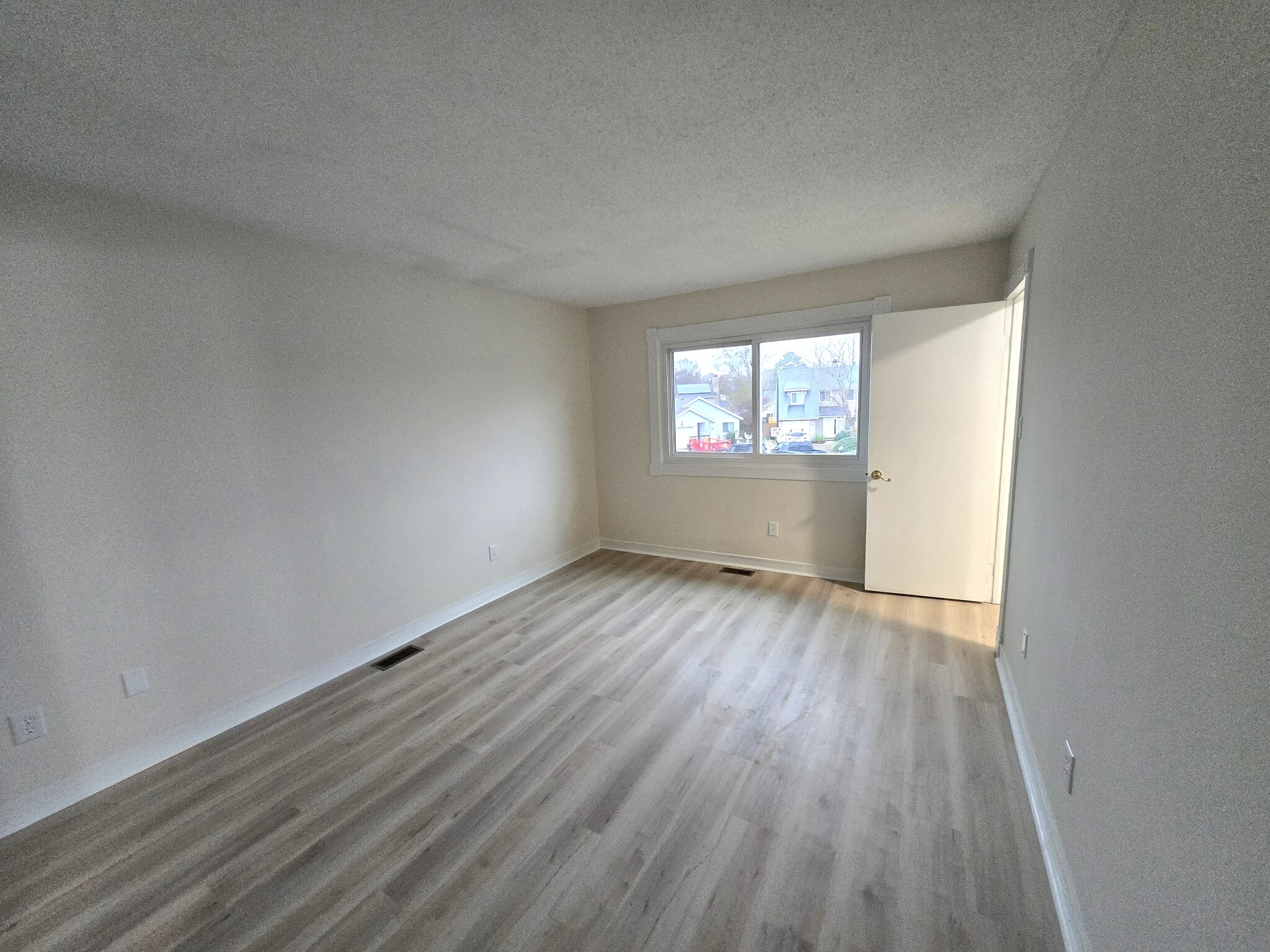 Building Photo - 3912 Riverside Cir