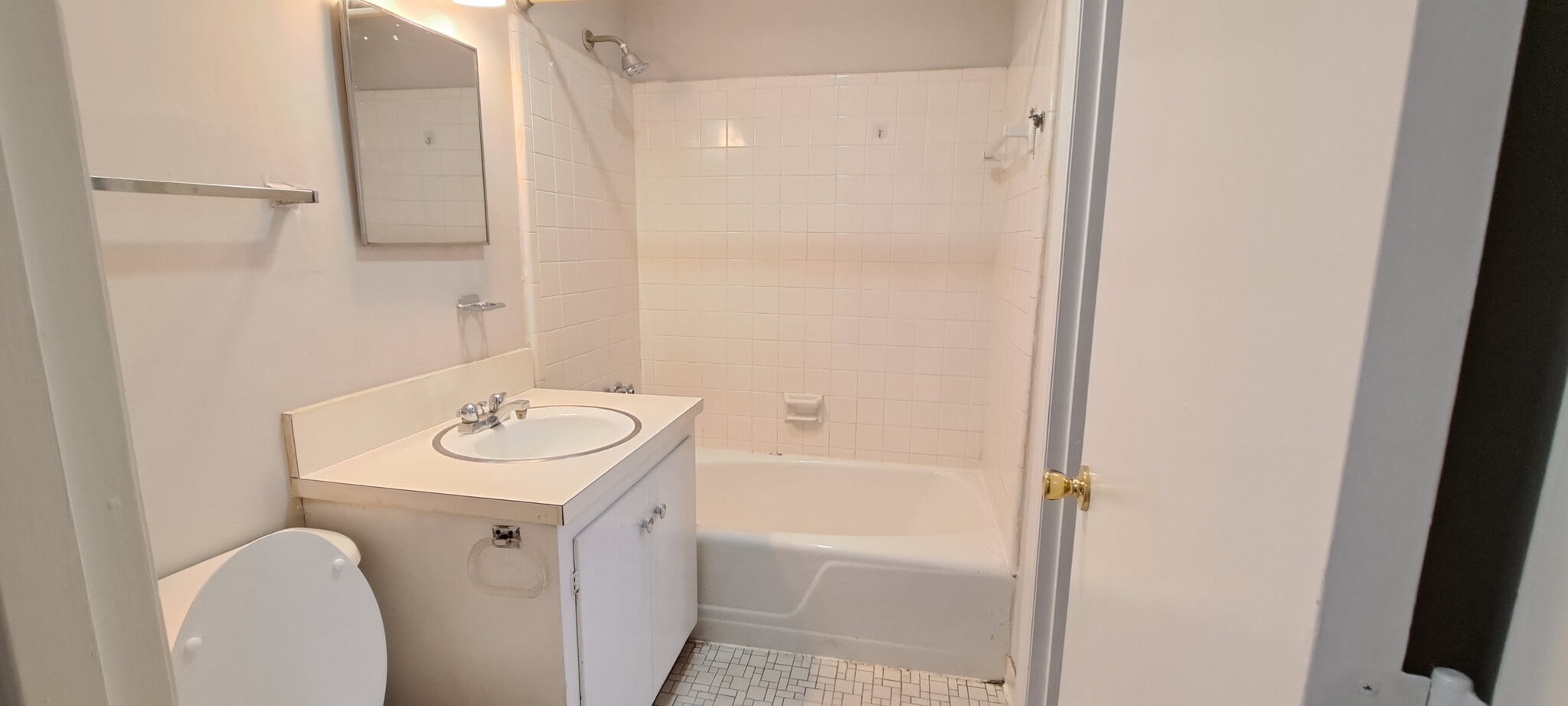 Building Photo - 610 Park Ave