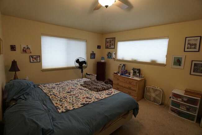 Building Photo - Lovely Townhome in Bailey!