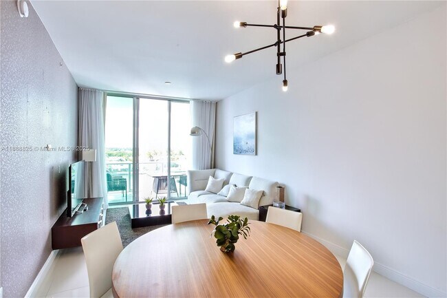 Building Photo - 7928 East Dr