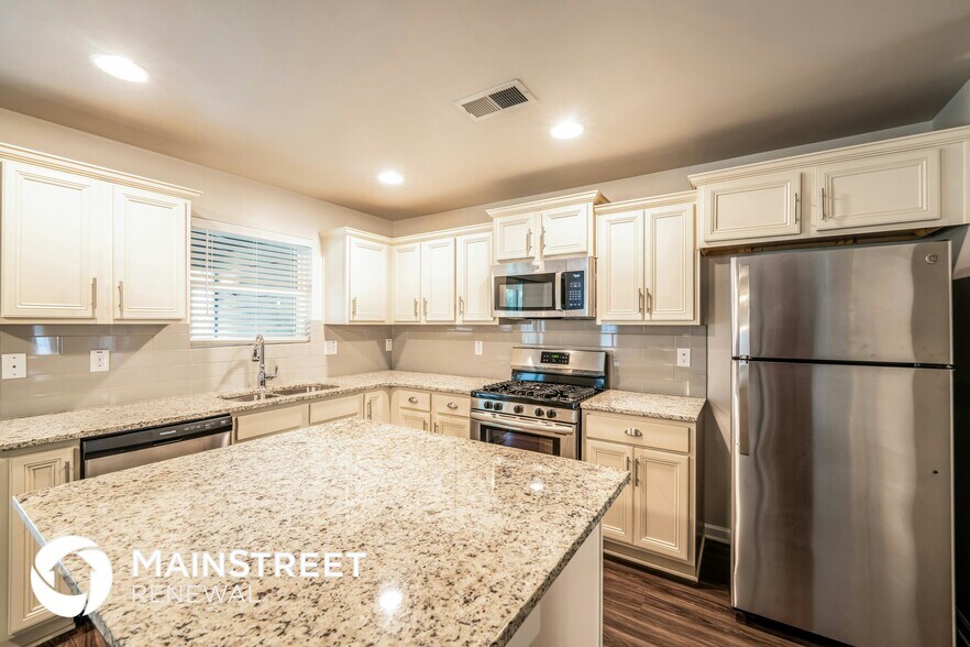 Building Photo - 180 Belmont Way