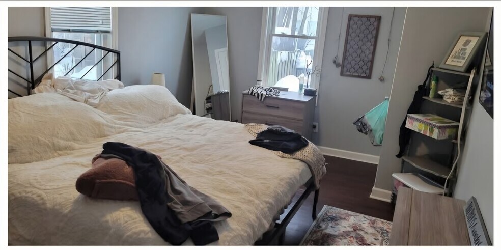 Bedroom to right of kitchen. - 106 Atkinson St
