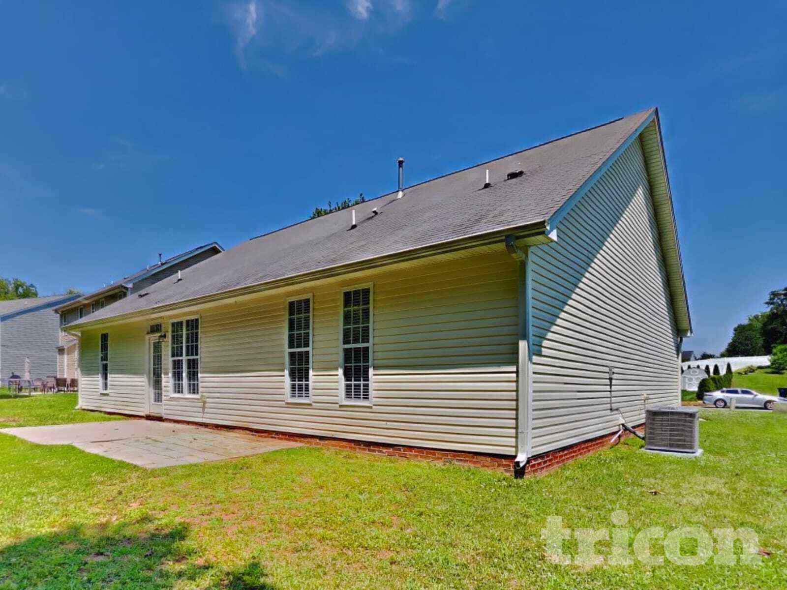 Building Photo - 1582 Weatherend Dr