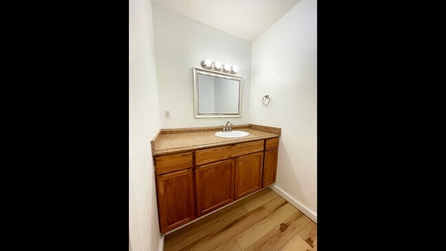 Building Photo - 5000 Mashie Cove