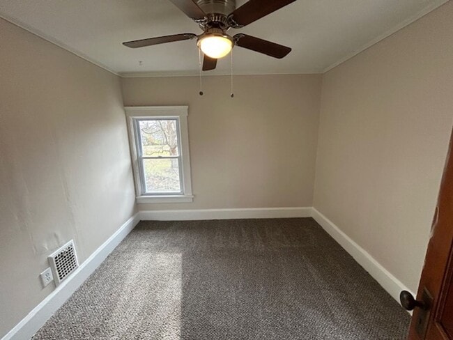 Building Photo - 518 Lake Ave