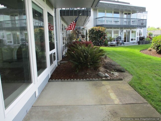 Building Photo - 2 Bedroom, 2 bathroom Northview Terrace Co...