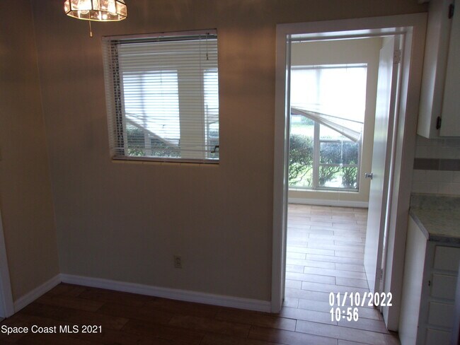 Building Photo - 1105 Myrtle Ln