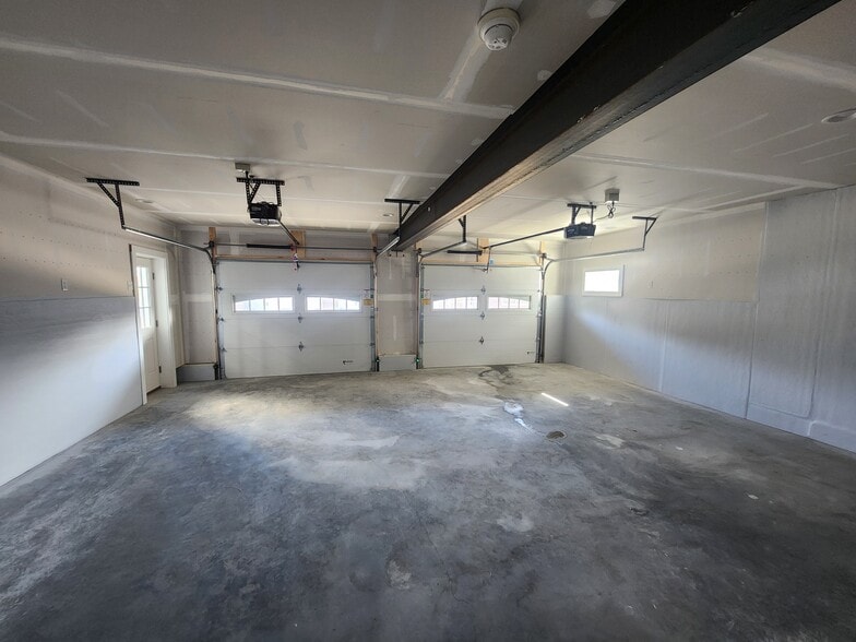 Building Photo - 69 Ivan Dr