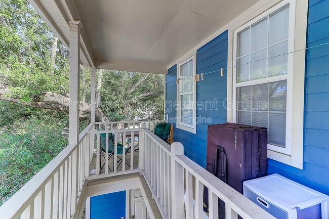 Building Photo - 35 Ashton St