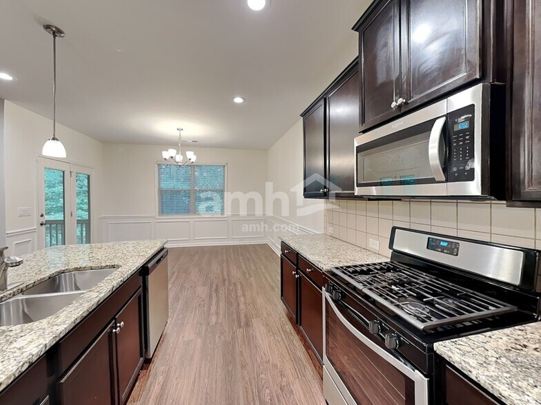 Building Photo - 3021 Golf Creek