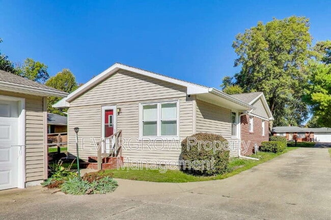 Building Photo - 705 Orchard Ln