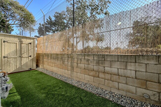 Building Photo - Charming 1-Bedroom Oasis on Highland Drive, Oxnard - Silver Strand
