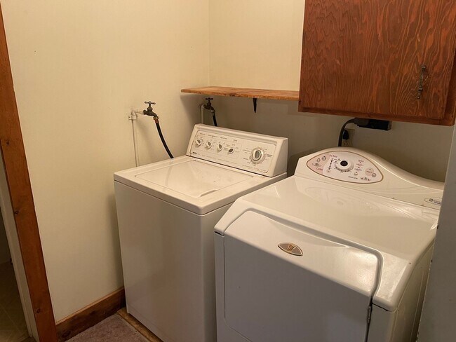 Building Photo - 795 - 2 bed 1 bath - Single Family Home