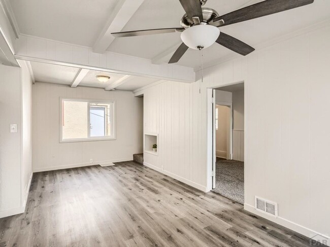 Building Photo - 1428 E Orman Ave