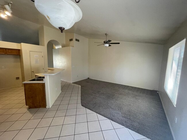 Building Photo - 837 E Glenmere Dr