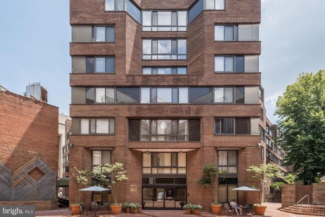 Building Photo - 1077 30th St NW