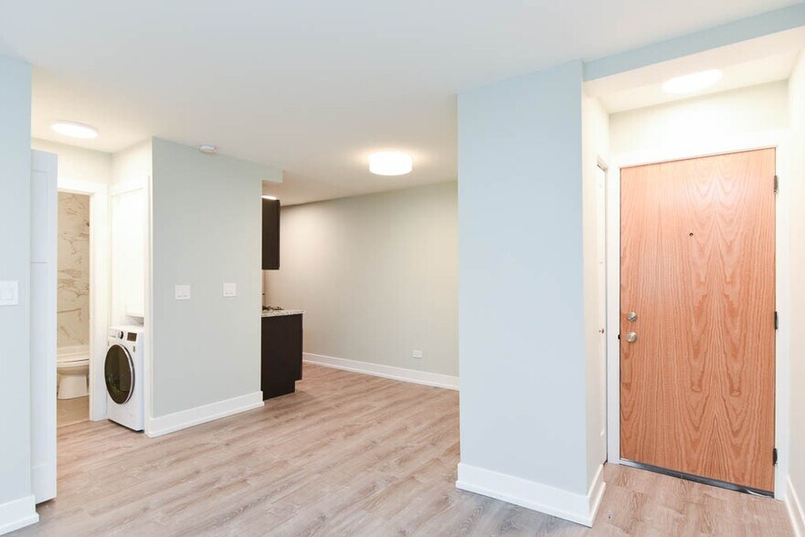 Building Photo - 450 W Barry Ave