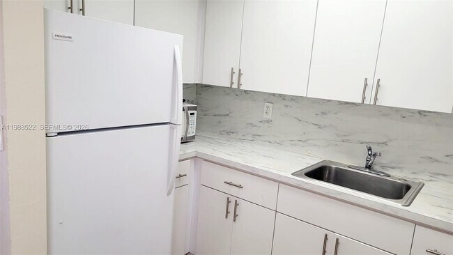 Building Photo - 2221 W 52nd St