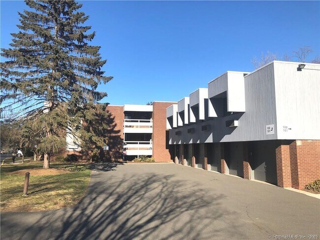 Building Photo - 93 Wilton Crest Rd