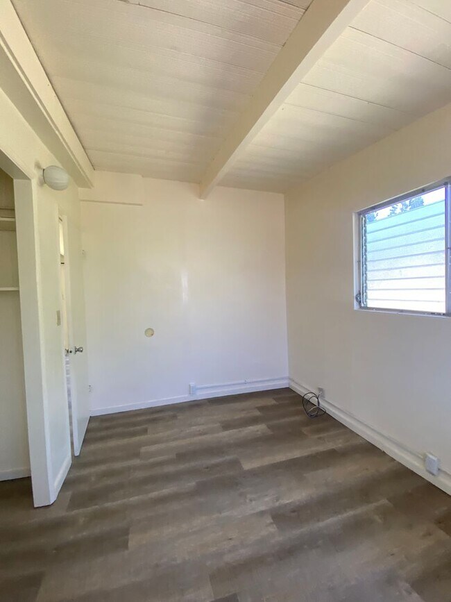 Building Photo - Single Family