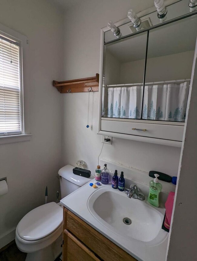 Building Photo - Cozy 1 Bedroom Home