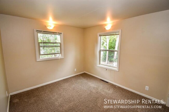 Building Photo - 5 Bd  - Close to Oregon State University!