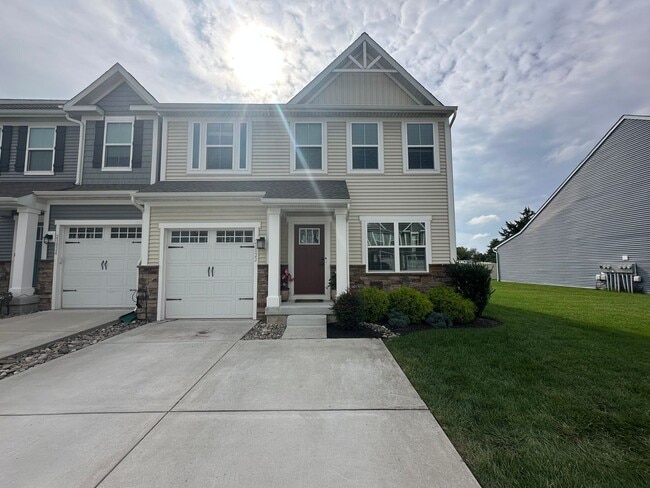 Primary Photo - Townhouse in Sunset Glen