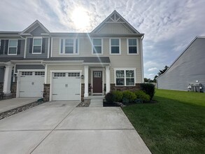 Building Photo - Townhouse in Sunset Glen