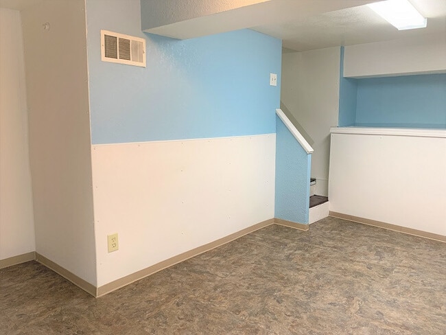 Building Photo - Farwest