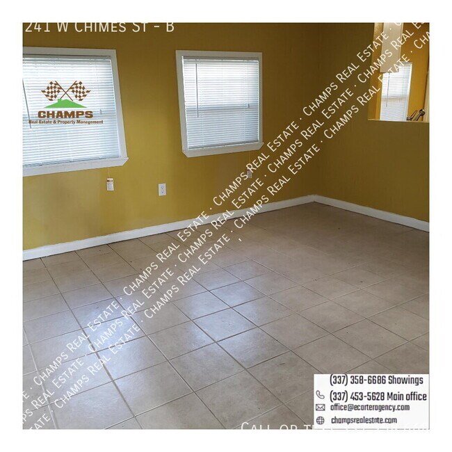 Building Photo - 1241 W Chimes St