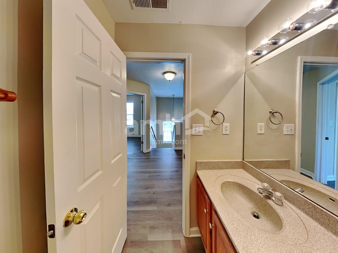Building Photo - 2502 Euclid Dr