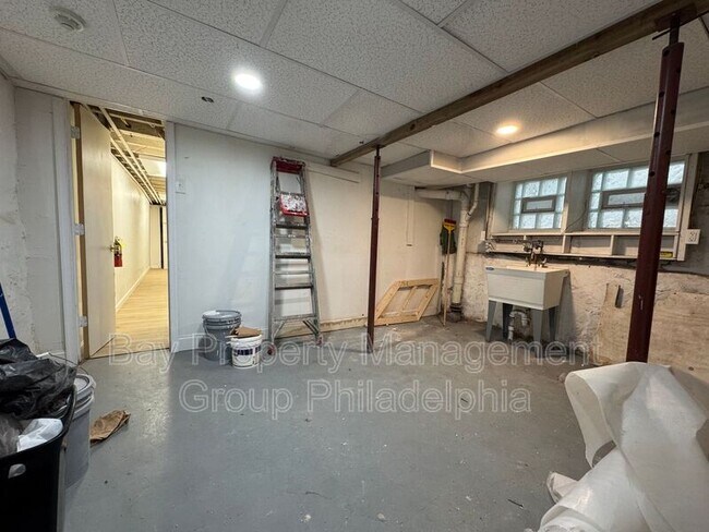 Building Photo - 4935 Walnut St