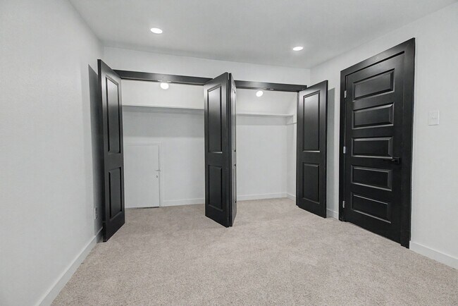 Building Photo - 502 Rogers Way