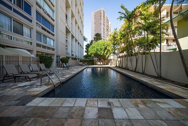 Building Photo - Clean 1BR/1BA/1PKG in Ala Wai Plaza Skyrise.