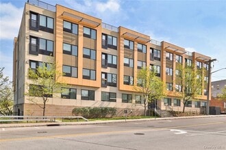 Building Photo - 68 Lake St