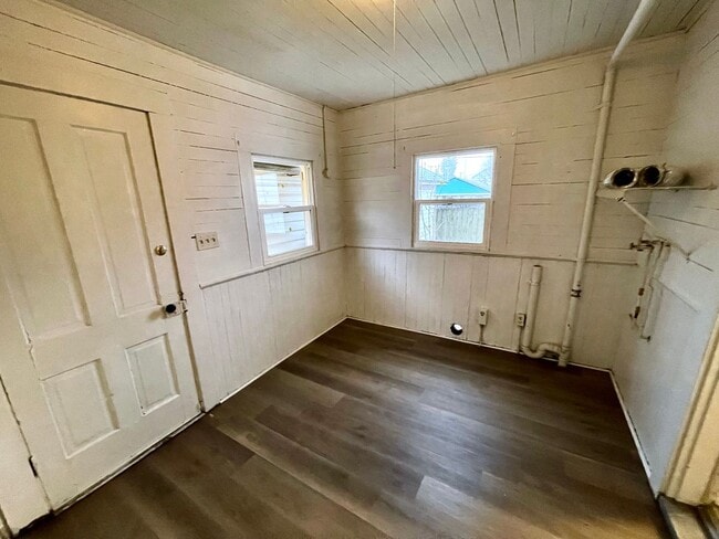 Building Photo - 650 W Ash St