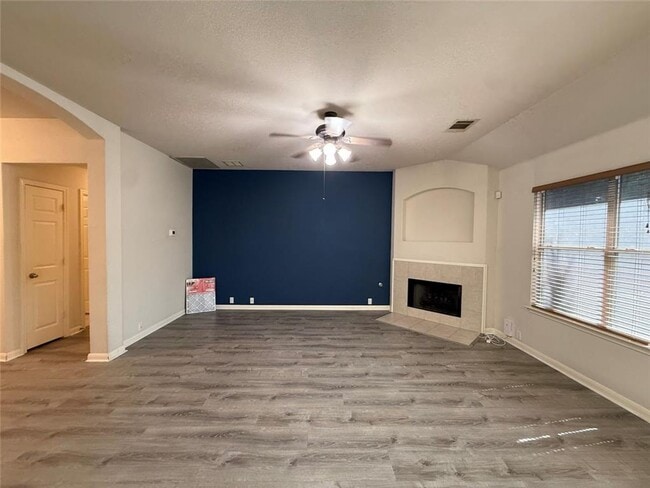 Building Photo - Beautiful 3 bed 2 bath house on corner lot