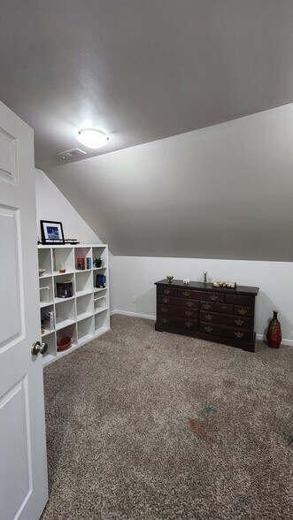 Building Photo - 5467 Maple Ave