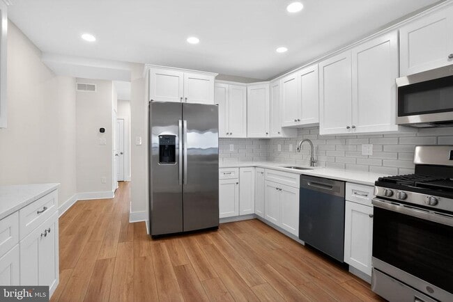 Building Photo - 344 Grove St