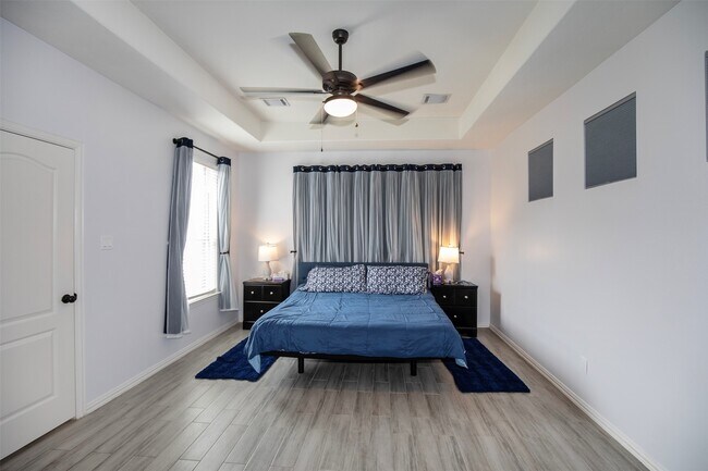 Building Photo - 601 Canyon Crest Dr