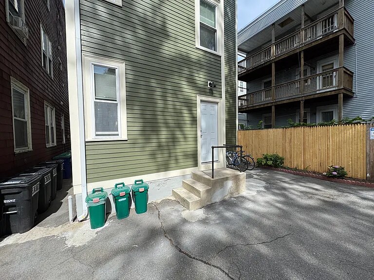 Building Photo - 368 Washington St