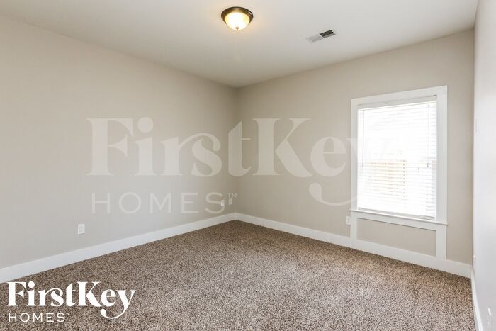Building Photo - 5541 Timber Leaf Trail