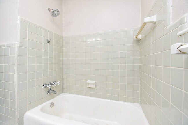 Building Photo - 7901 Ridgeview Dr