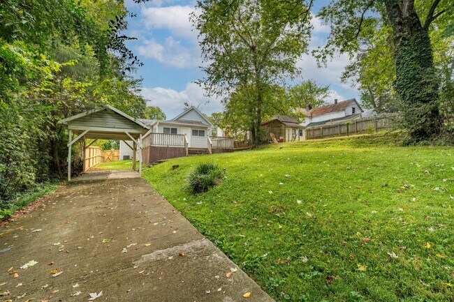 Building Photo - 703 W 2nd Ave